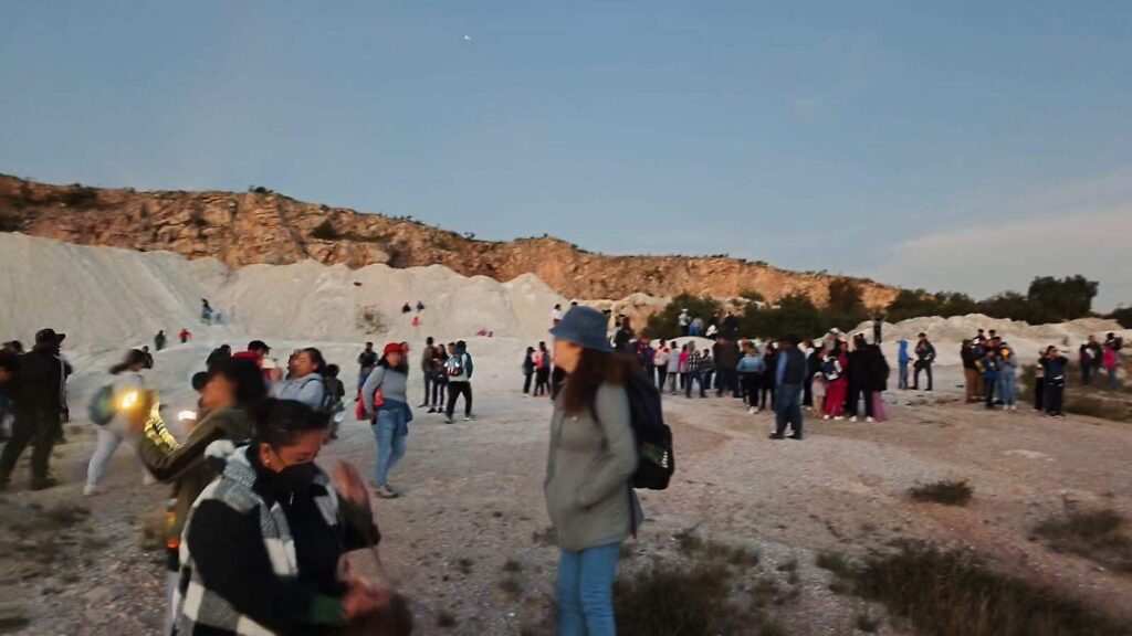 Silbato de emergencia para senderismo, accesorio de seguridad esencial para excursionistas en zonas montañosas de Hidalgo