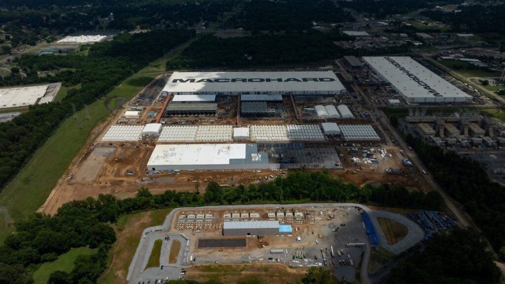 xAI de Elon Musk daña comunidades negras en EU por contaminación Turbinas de gas industriales emitiendo contaminación en una zona residencial de Estados Unidos