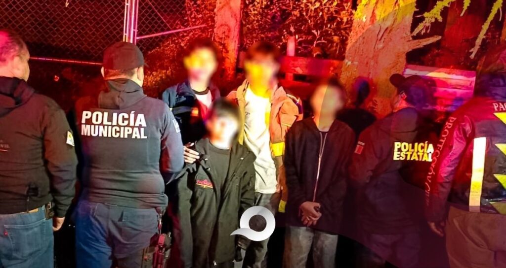 Rescatan a cuatro jóvenes extraviados en Valle de los Enamorados, Pachuca Rescatan a cuatro jóvenes extraviados en Valle de los Enamorados, Pachuca