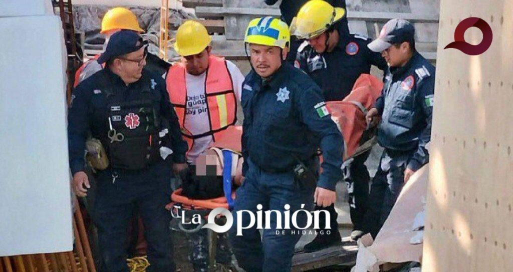 Bomberos rescatan a accidentado en construcción