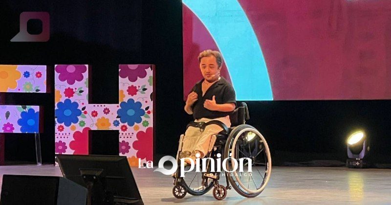 Paulo Silva inspira con su conferencia “El brillo de mis heridas” en Pachuca