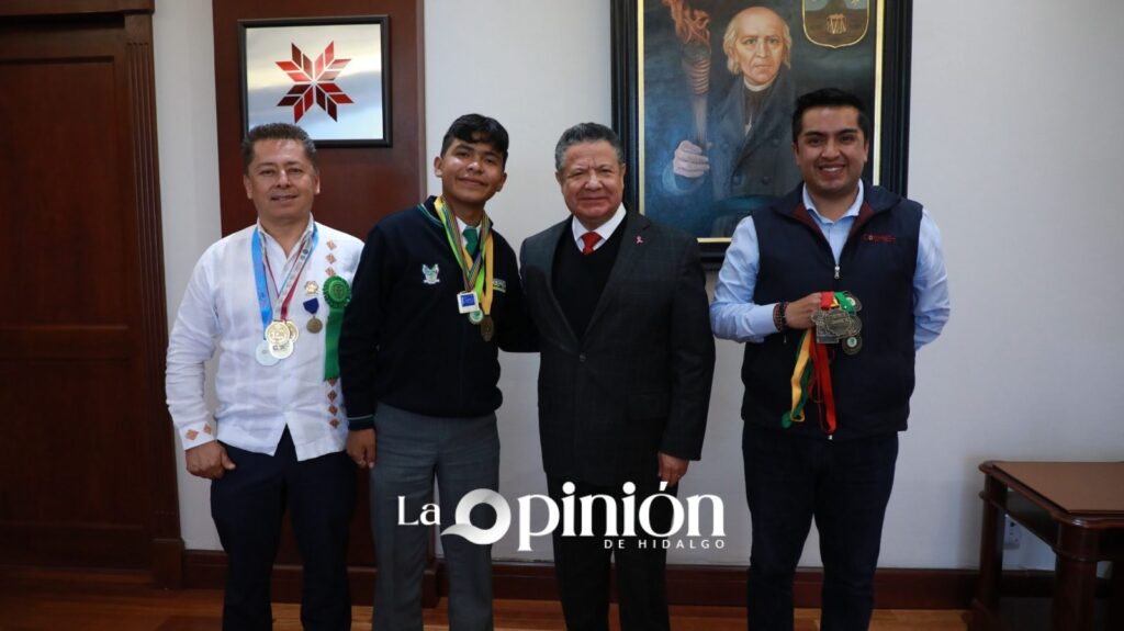 Reconoce Menchaca Salazar a integrantes del Cobaeh