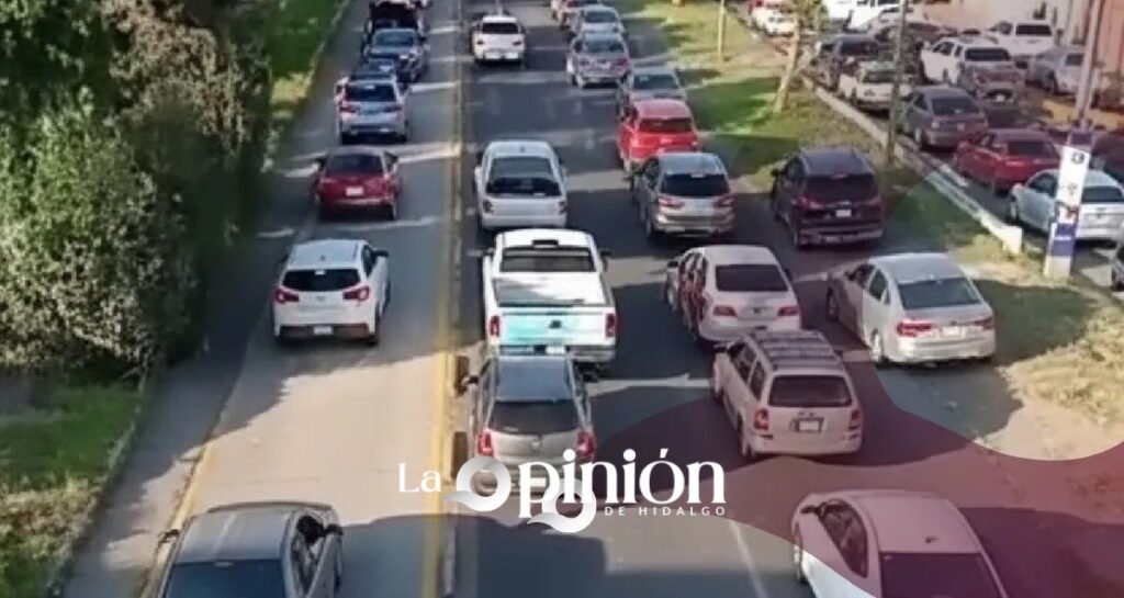 Estudiantes de El Mexe bloquean el bulevar Felipe Ángeles