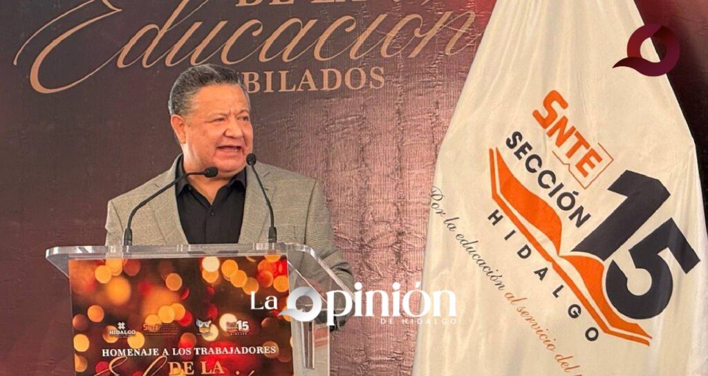 Rinden homenaje a trabajadores de la educación jubilados: anuncia bono de fin de año