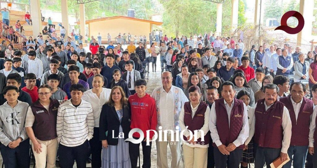Entregan equipo técnico en Chapulhuacán