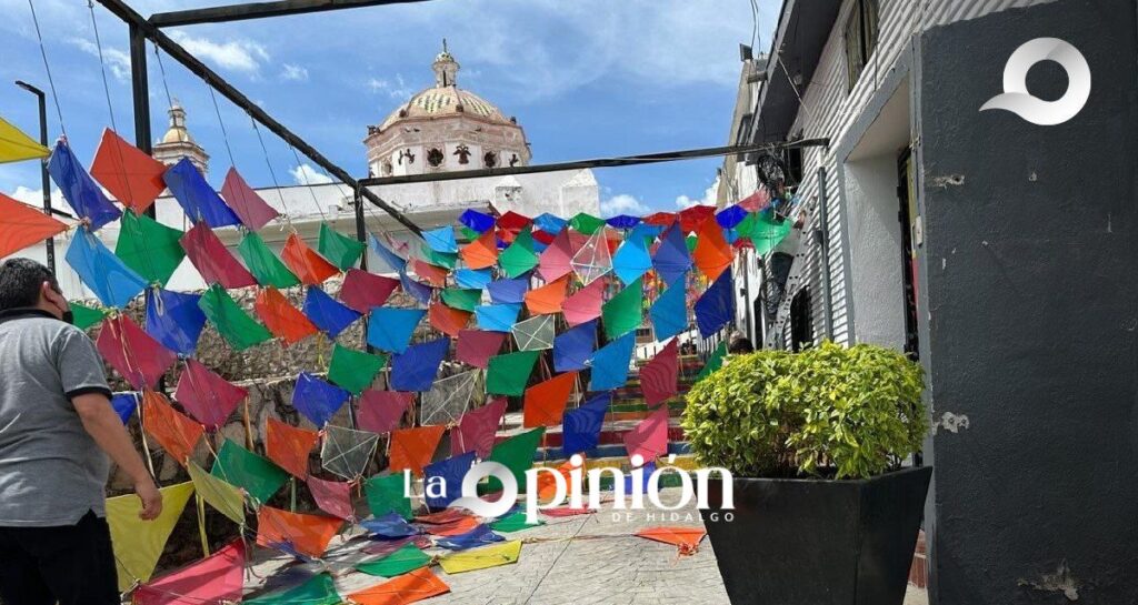 Mineral de la Reforma retira papalotes de Pachuquilla tras exigencia de pago excesivo
