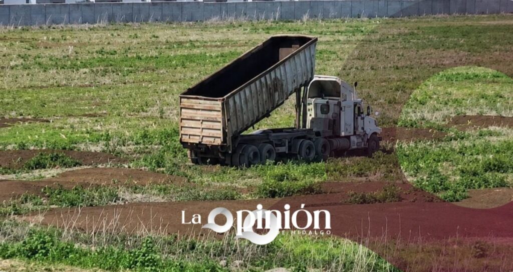 Vaciado de abono provoca plaga de moscas en Tizayuca