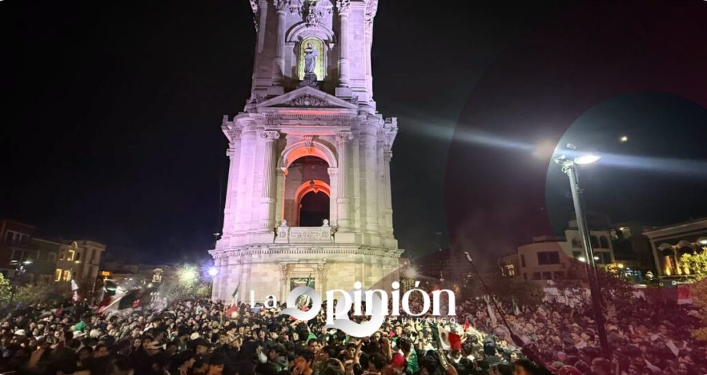 Aficionados celebran en Pachuca el triunfo de México ante Ecuador