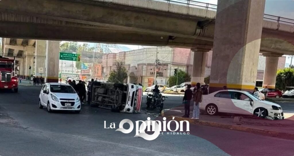 Choque bajo puente en Mineral de la Reforma deja 5 heridos
