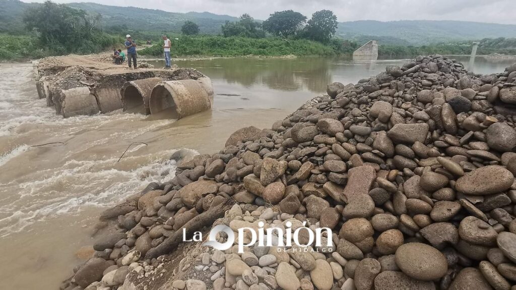 Colapsa puente-vado en Huautla; 18 comunidades quedan incomunicadas