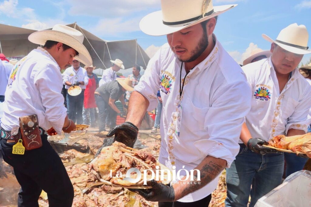 Dajiedhi celebra 50 años de feria con barbacoa gratis en Actopan Dajiedhi celebra 50 años de feria con barbacoa gratis en Actopan