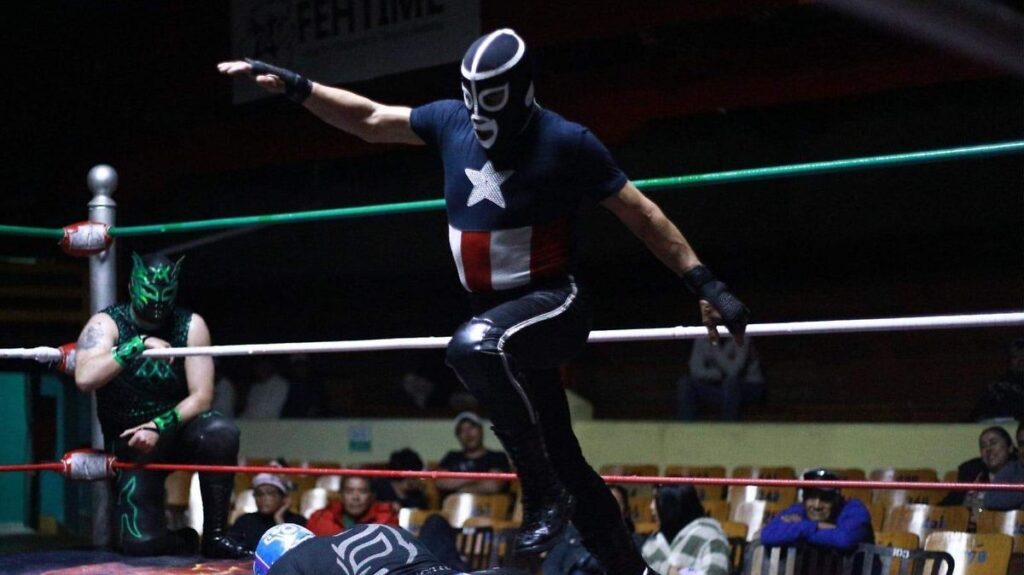 Arena de lucha libre en Pachuca preparada para evento dominical con Los Chacalales