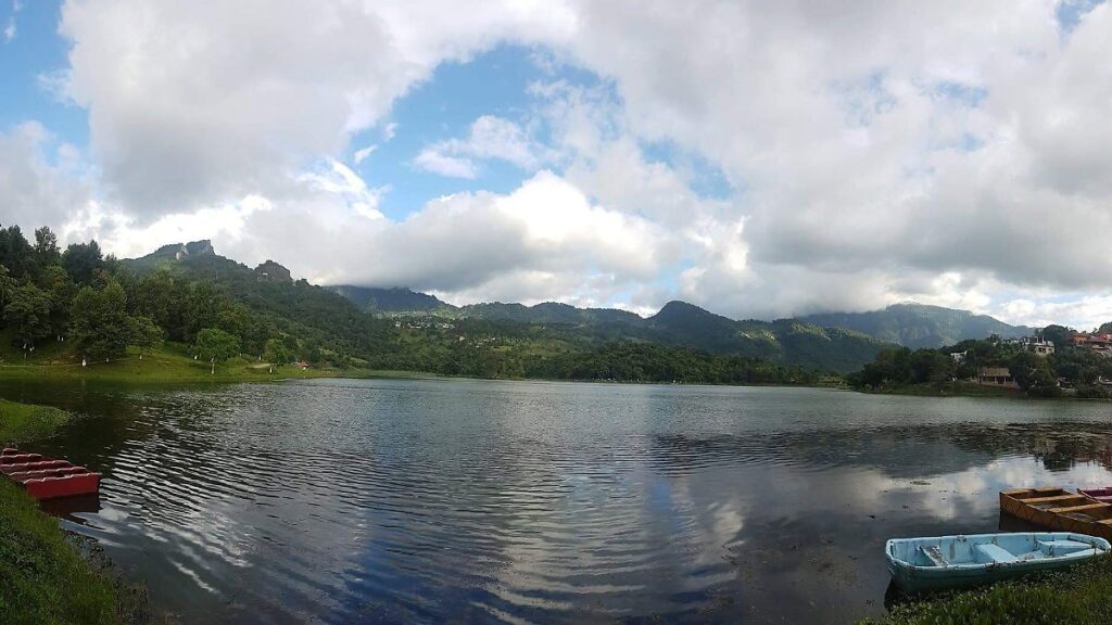 Paisaje de la Sierra Alta de Hidalgo en Molango de Escamilla con bosques de montaña y vegetación
