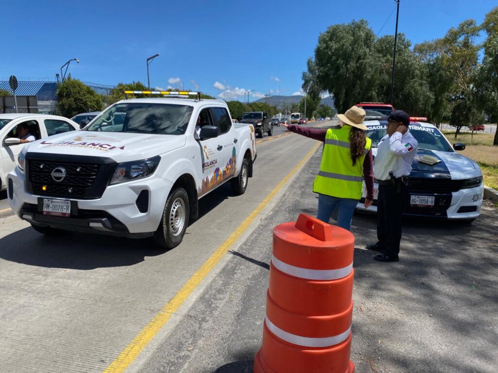 Tuzobús Pachuca: alertan invasión de carril en 3 puntos críticos Carril confinado del Tuzobús en bulevar Felipe Ángeles de Pachuca con vehículos particulares invadiendo el espacio exclusivo del transporte público