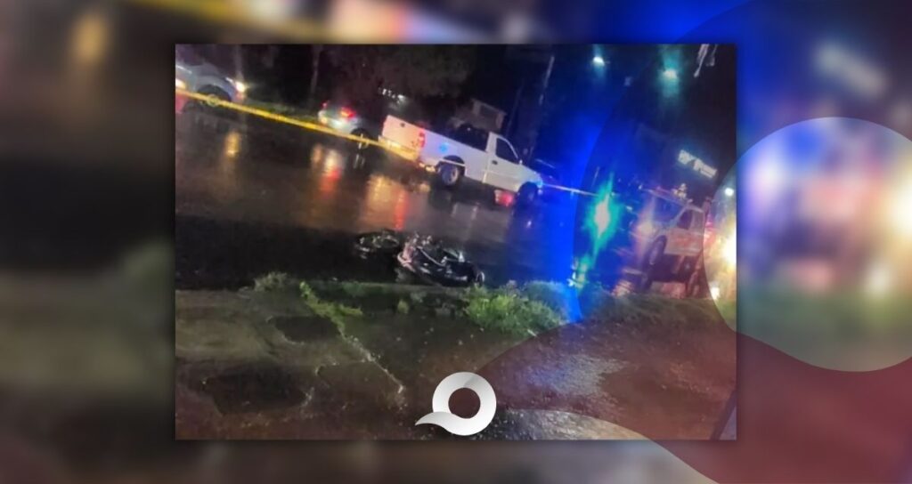 Mujer muere en Pachuca tras choque entre moto y revolvedora