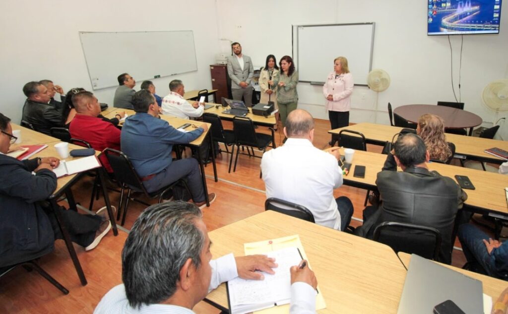 IHE capacita coordinadores: asesoría docente en Hidalgo se fortalece Reunión de trabajo del Instituto Hidalguense de Educación con coordinadores de Centros de Maestros en Pachuca