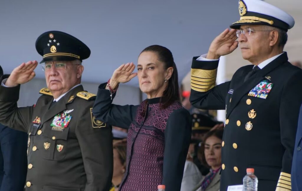 Claudia Sheinbaum durante la ceremonia de ingreso de cadetes al Heroico Colegio Militar en el Campo Militar Número 1
